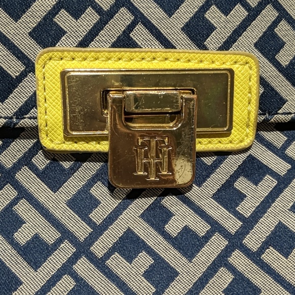 Tommy Hilfiger small crossbody - Picture 2 of 3